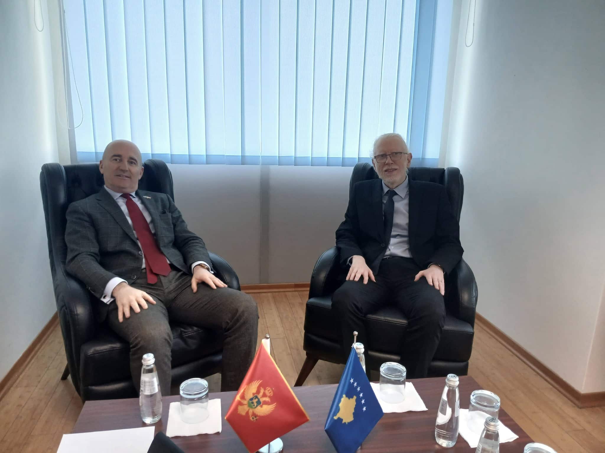 Ministri i Digjitalizimit dhe Administratës Publike, Lulëzon Jagxhiu, mirëpriti në takim Ambasadorin e Malit të Zi në Kosovë, Bernard Çobaj.